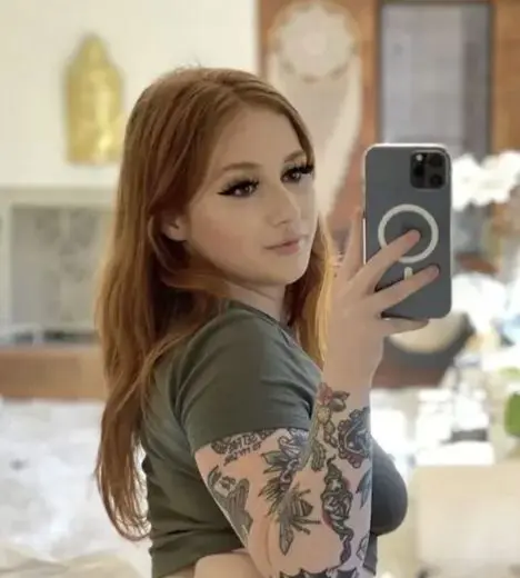 emile74 (24) female from US - sexting partner