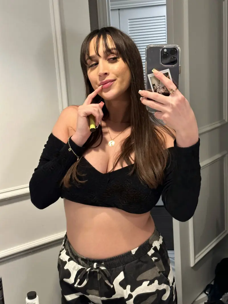 emilyjocker69 (18) female from US - sexting partner