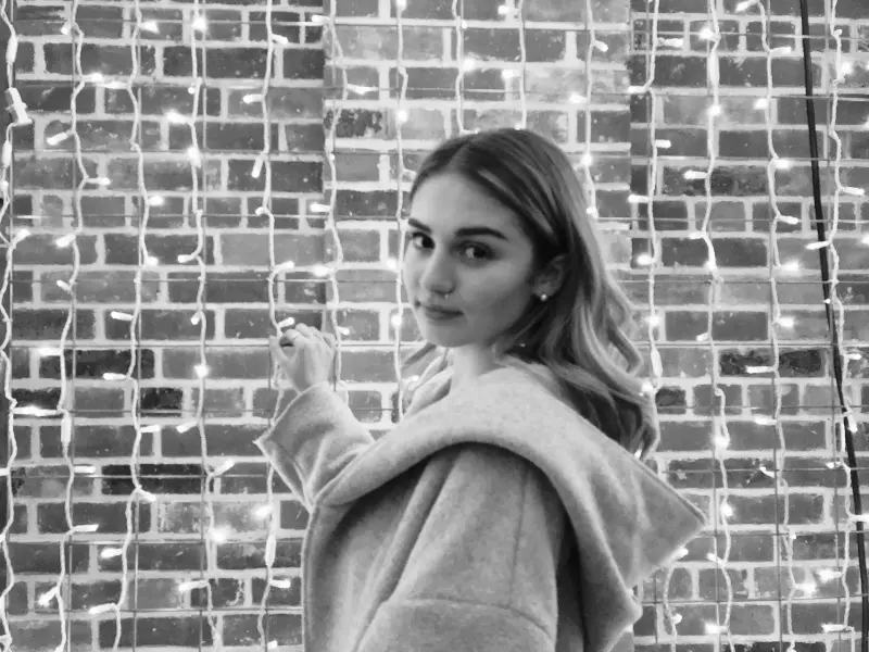 emma689532 (18) female from US - sexting partner