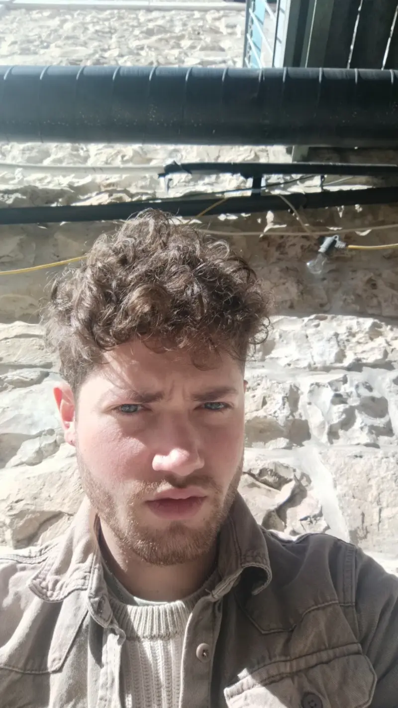 erezd (21) male from IL - sexting partner