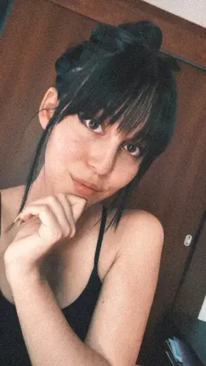 ericdova046 (18) female from US - sexting partner