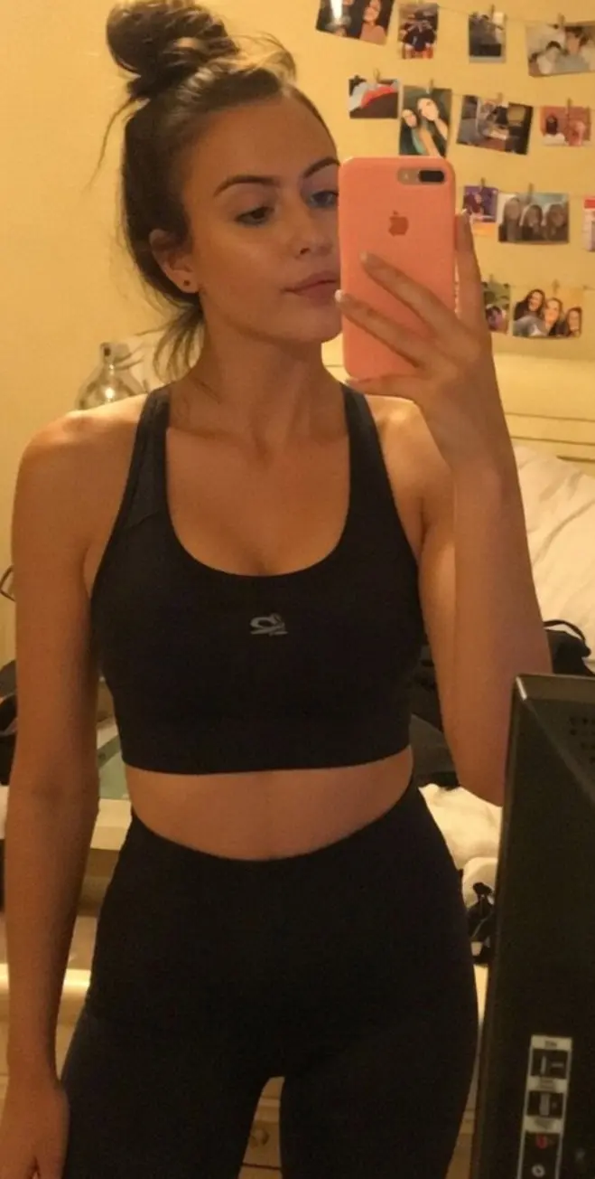 erizzi02 (18) female from IT - sexting partner