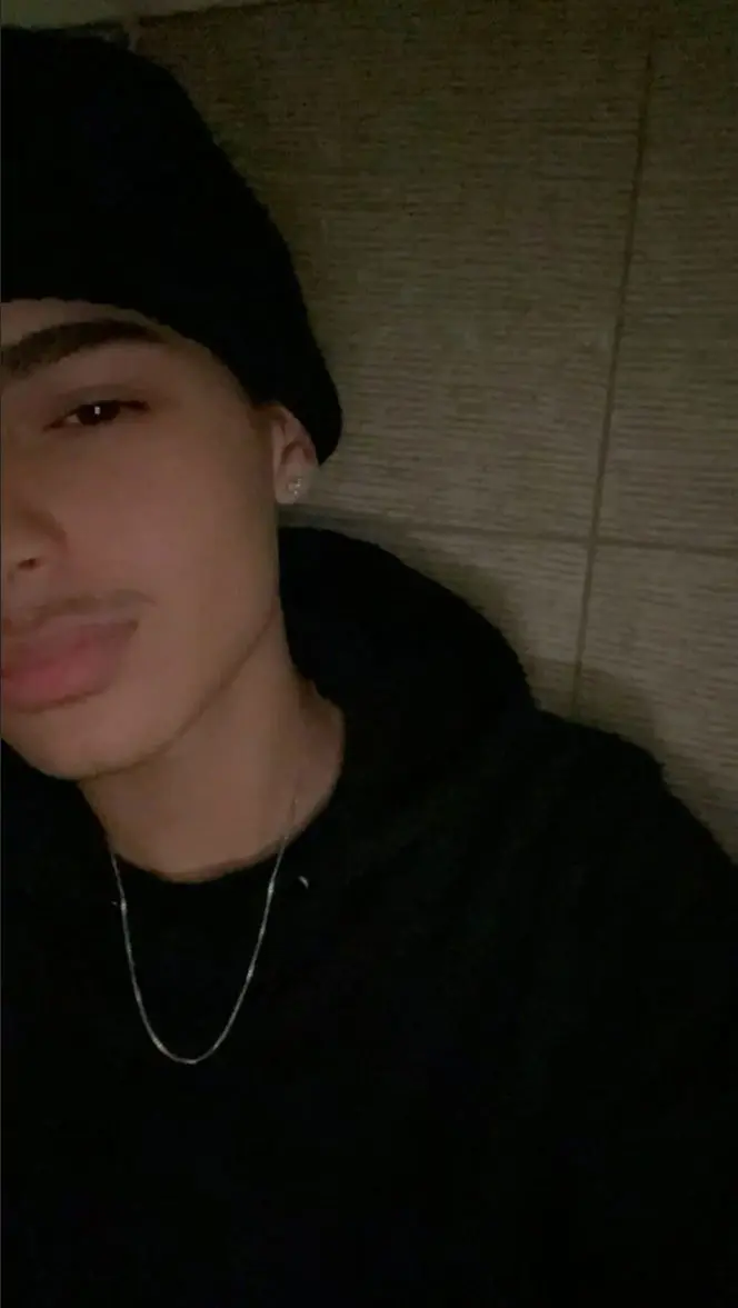 ethanlov3s72 (18) male from US - sexting partner