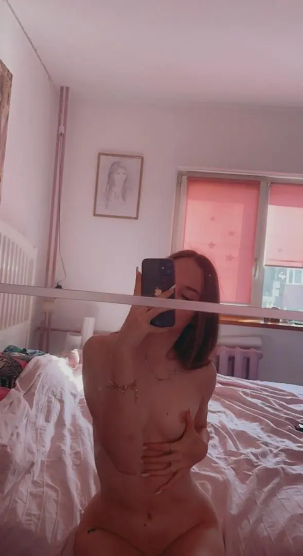 evajulie22 (18) female from UA - sexting partner