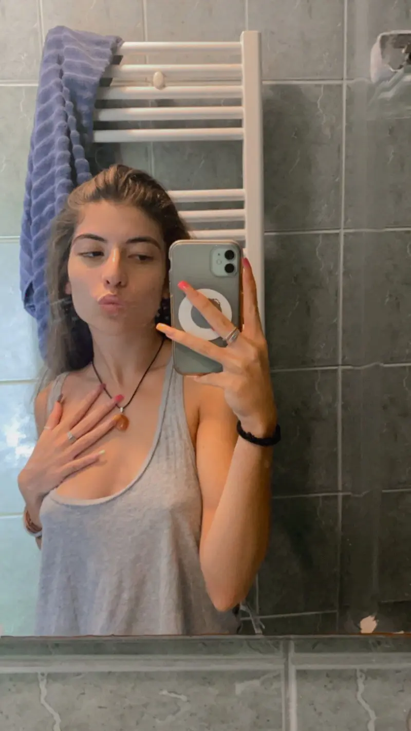 fajem71241 (20) female from KG - sexting partner