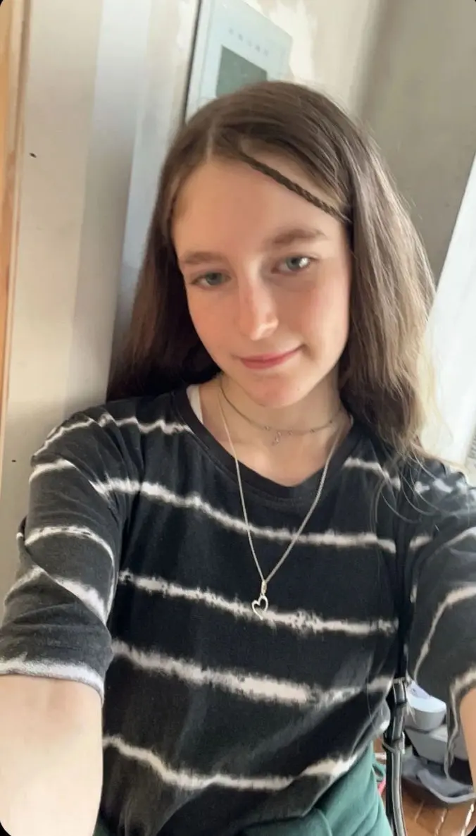 famiril (18) female from US - sexting partner