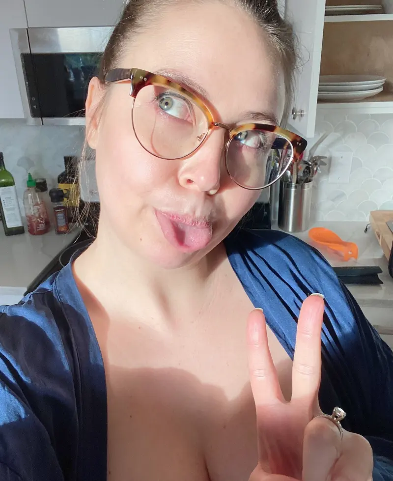 faneg19293 (22) female from CA - sexting partner