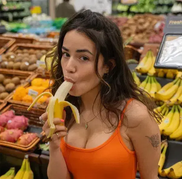 favema9923 (21) female from GB - sexting partner