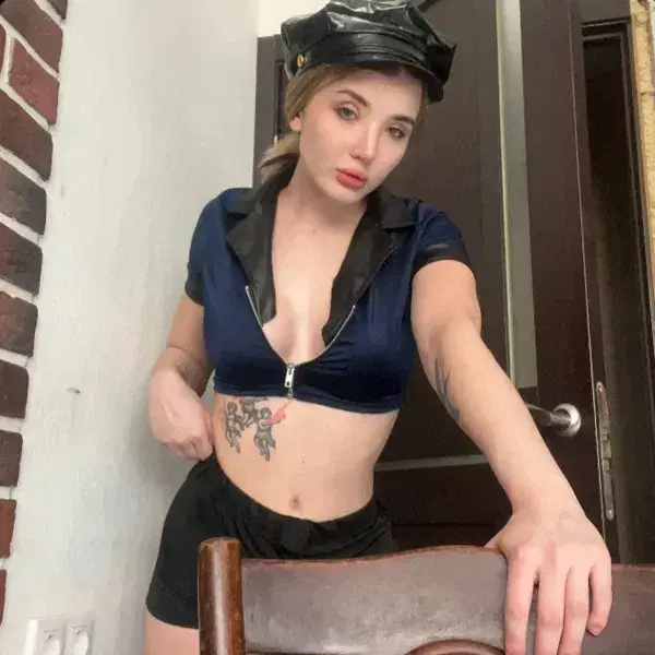 feboy39310 (22) female from US - sexting partner