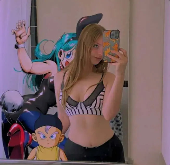 febylafi (22) female from FR - sexting partner