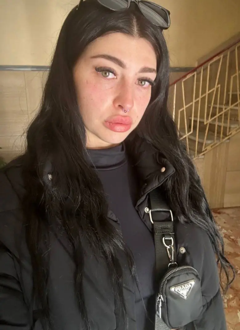 fejan87889 (20) female from GB - sexting partner