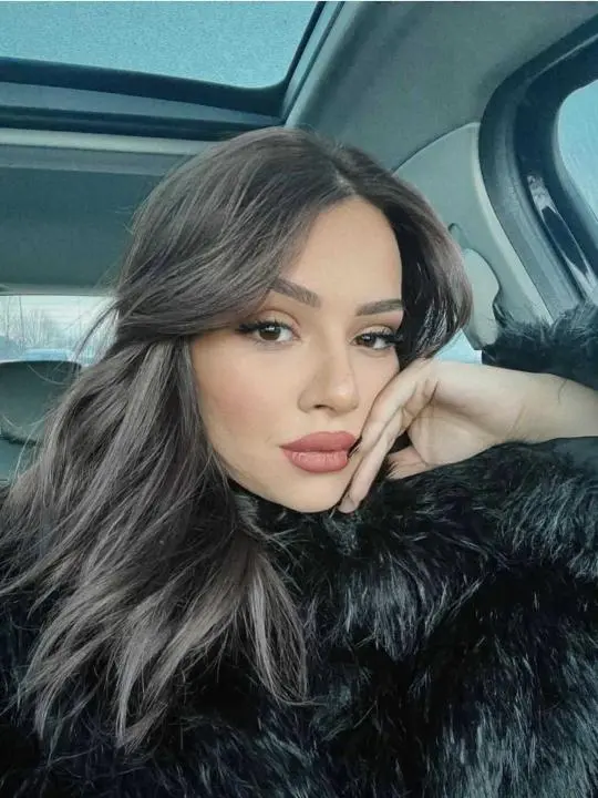 feloxesi (18) female from AU - sexting partner