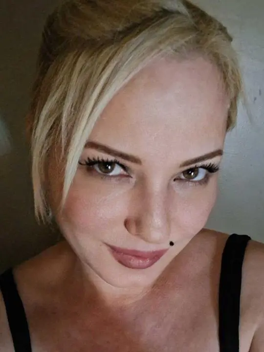 fiheh35595 (18) female from US - sexting partner