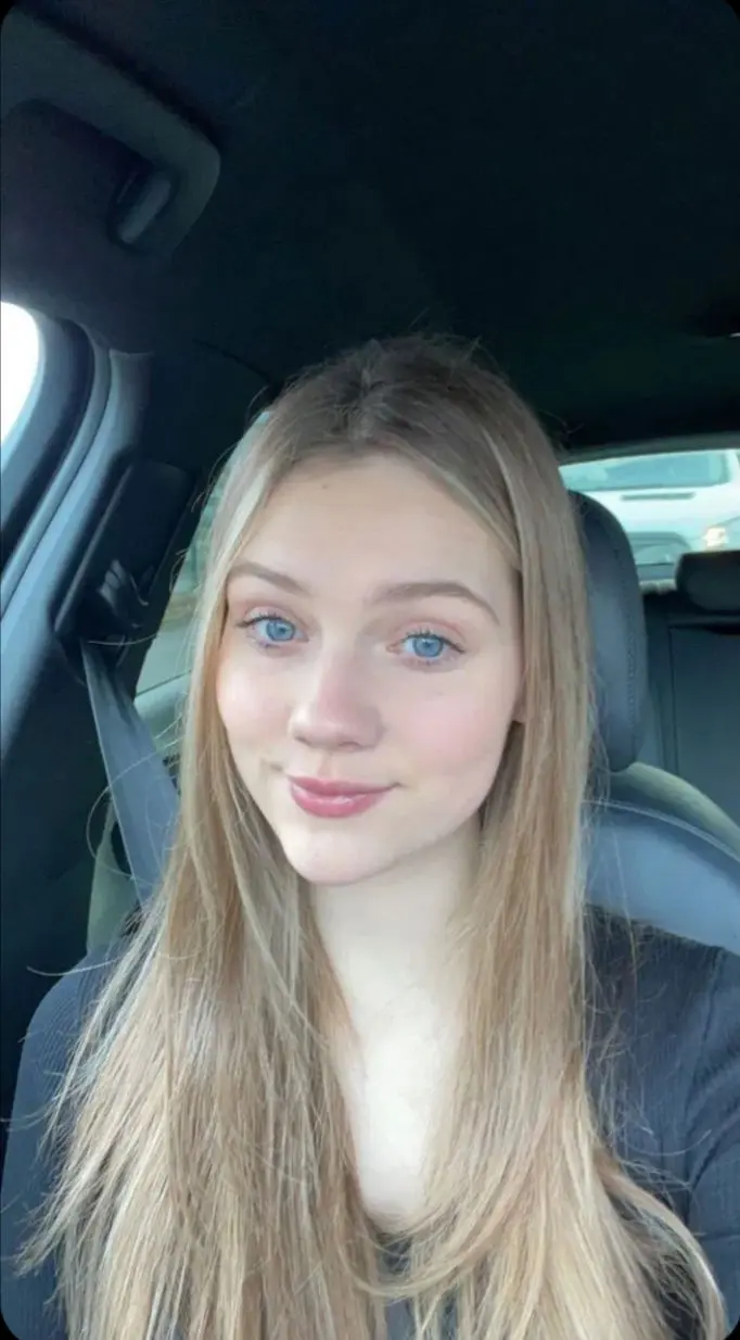 fijajtyui (18) female from US - sexting partner