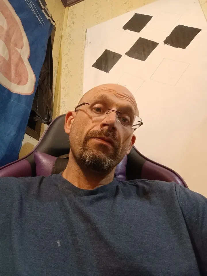 fletch131 (18) male from US - sexting partner