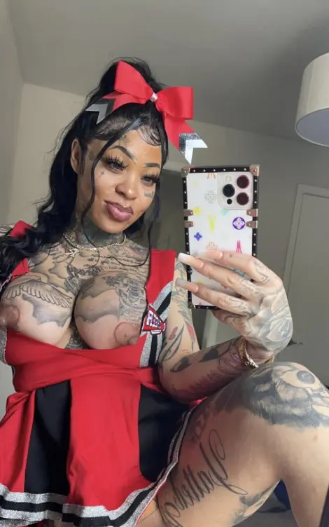 foetosun (18) female from US - sexting partner