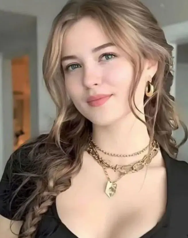 fofepik (18) female from US - sexting partner