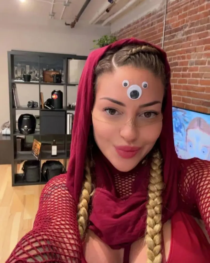 folero (22) female from US - sexting partner