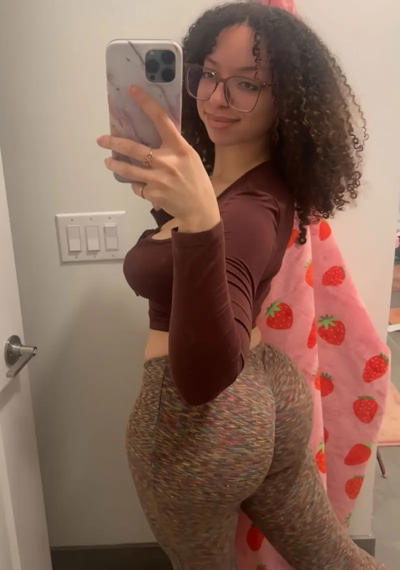 fomaw43854 (21) female from US - sexting partner