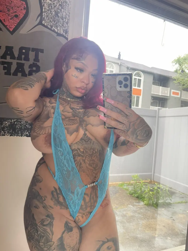 foxban107 (18) female from US - sexting partner