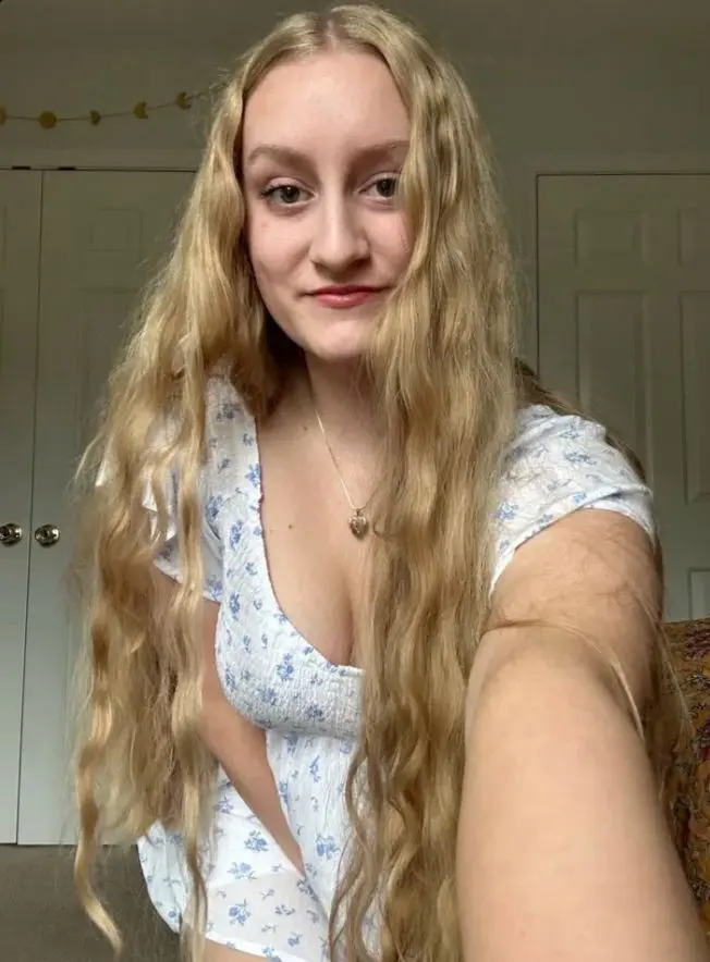 fpxqdd (18) female from GB - sexting partner