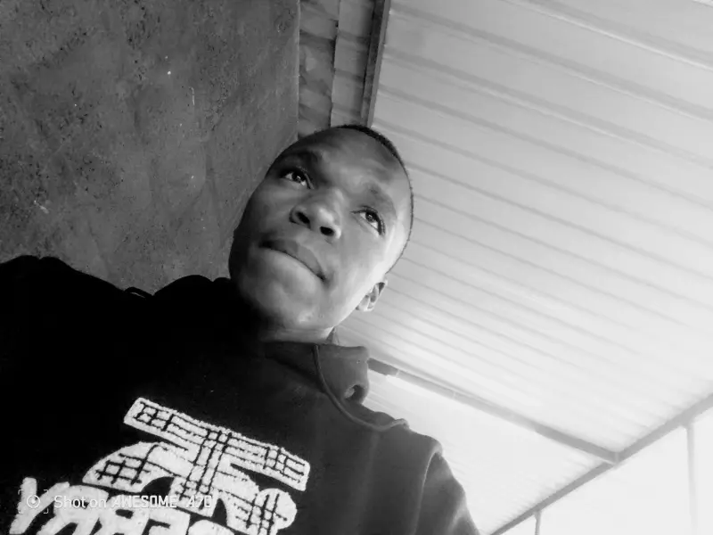 freezofrs (22) male from ZM - sexting partner