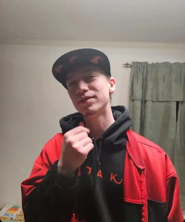 frozeninice2025 (22) male from US - sexting partner