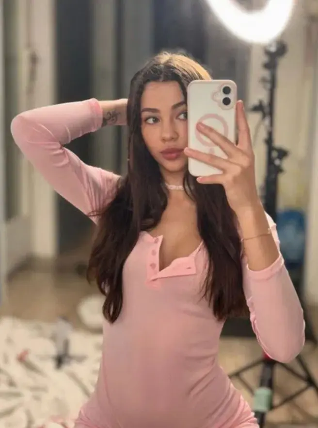 fukyrapa (18) female from US - sexting partner