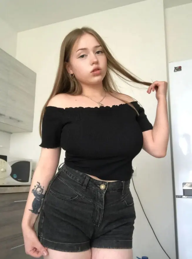 fyqocyjo (18) female from GB - sexting partner