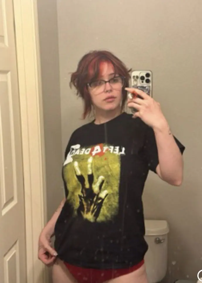 gabbymonie017 (18) female from US - sexting partner