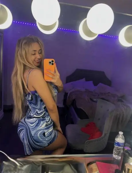 gaces60463 (18) female from GB - sexting partner