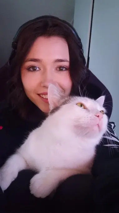 gactorhe (18) female from GB - sexting partner