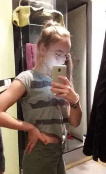 gakim66992 (18) female from AE - sexting partner