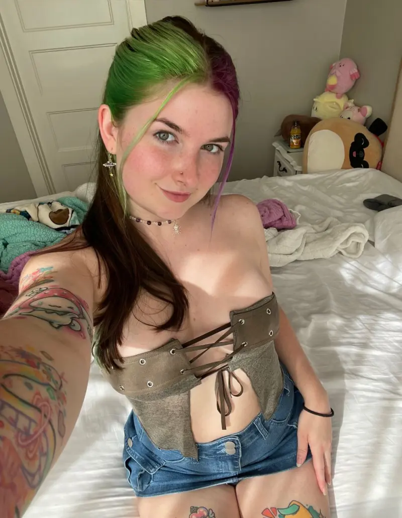 gaunt (18) female from US - sexting partner