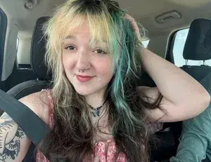 gawitaf380 (23) female from FR - sexting partner