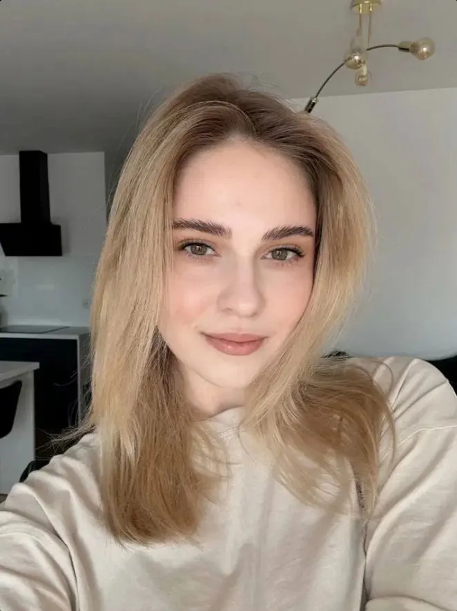 gaxebgh (18) female from GB - sexting partner