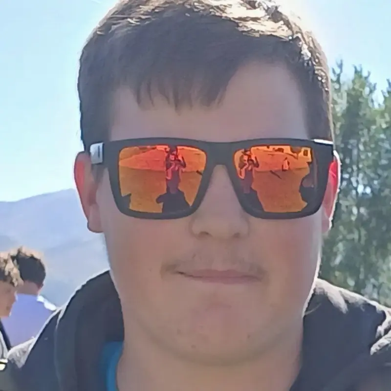 gearhead229 (18) male from US - sexting partner