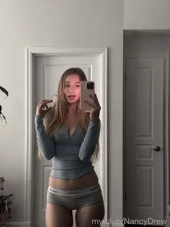 gebibof377 (19) female from CH - sexting partner