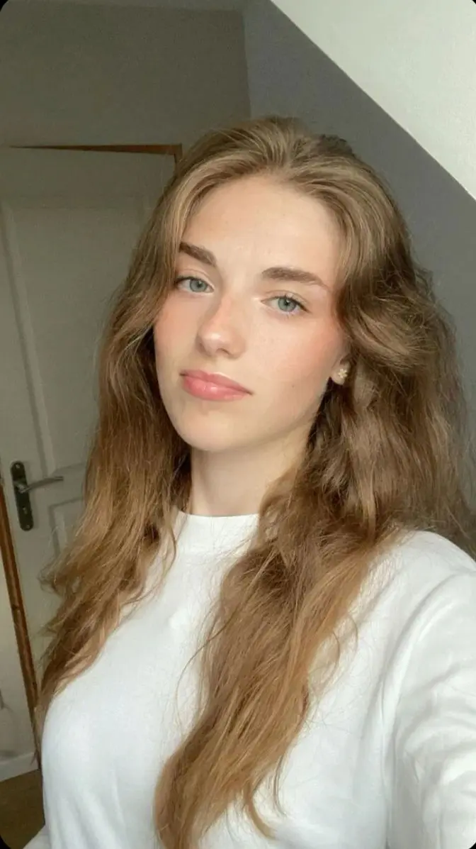 gebijou (18) female from US - sexting partner