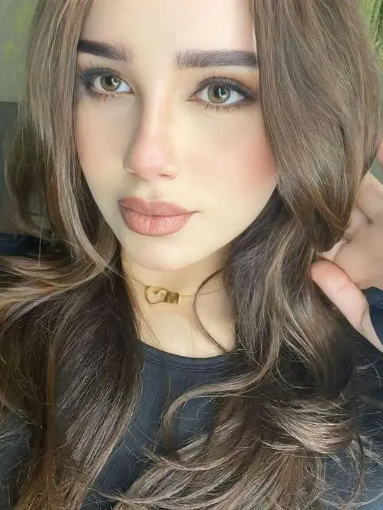 gewehyny (18) female from US - sexting partner