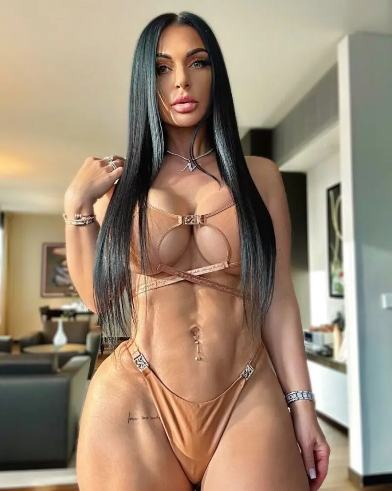 ghs8u6f2gd (18) female from GB - sexting partner