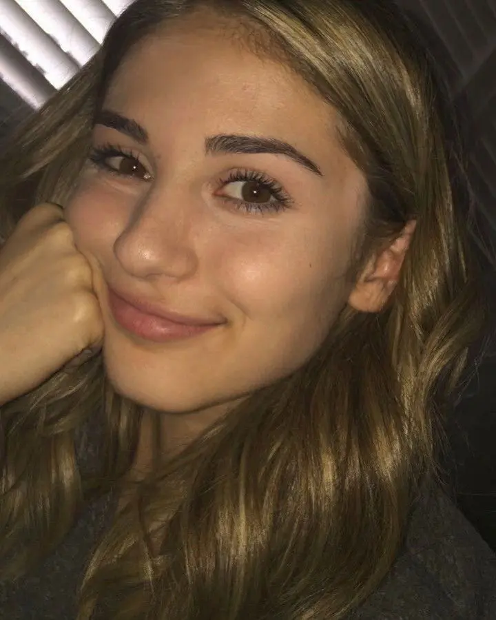 gijides705 (18) female from US - sexting partner