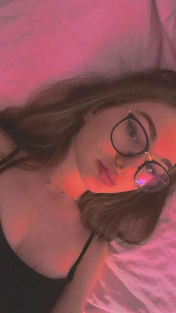 gilogo9462 (20) female from GB - sexting partner