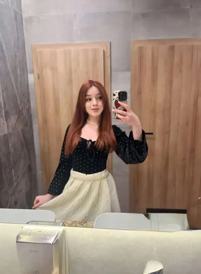 goartsir225 (18) female from US - sexting partner