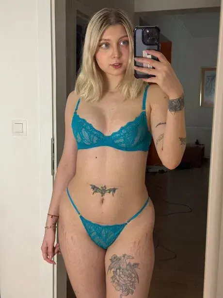 gorene8431 (18) female from FR - sexting partner