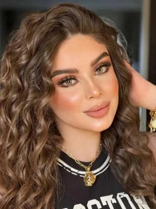 gycacu (18) female from GB - sexting partner