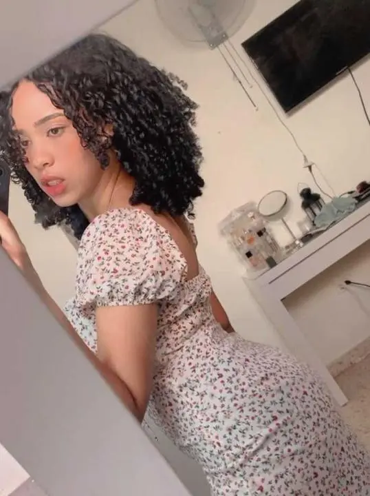 gyhowyhi (18) female from AU - sexting partner