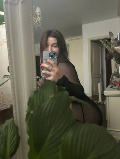 hahilif267 (18) female from GB - sexting partner