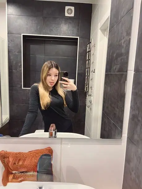 hakijox134 (22) female from US - sexting partner