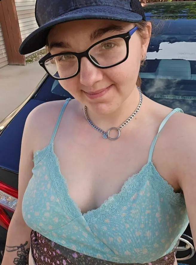 hamilok (22) female from US - sexting partner